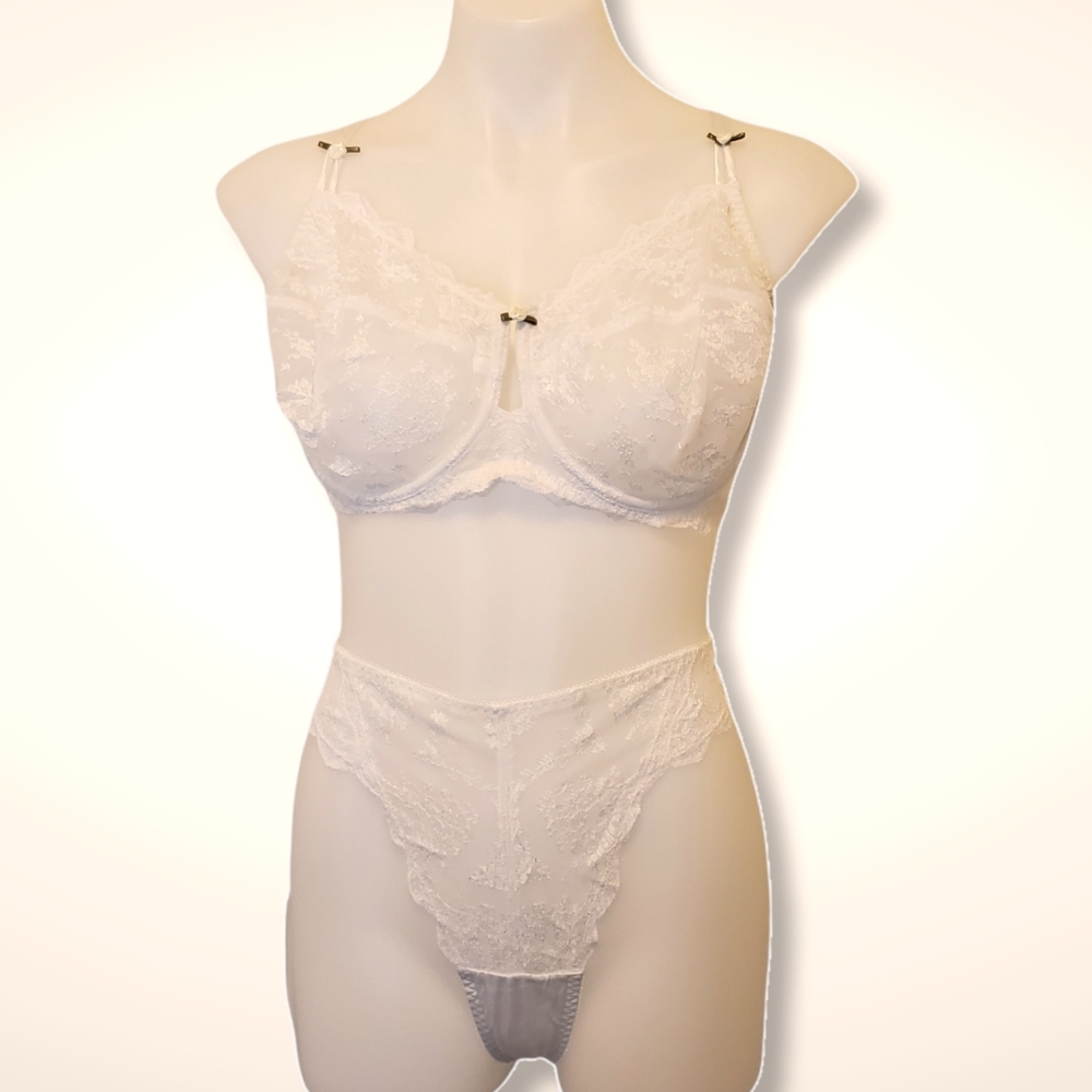 Victoria's Secret Vintage Floral Lace Unlined Full Cup Bra 40DD & Thong XL White